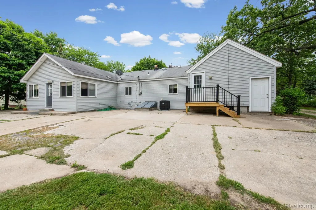 19227 Gudith Road Brownstown Charter Township MI 48183