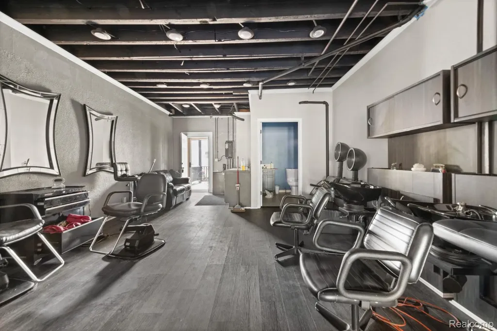 22042 Woodward Avenue Ferndale City MI 48220