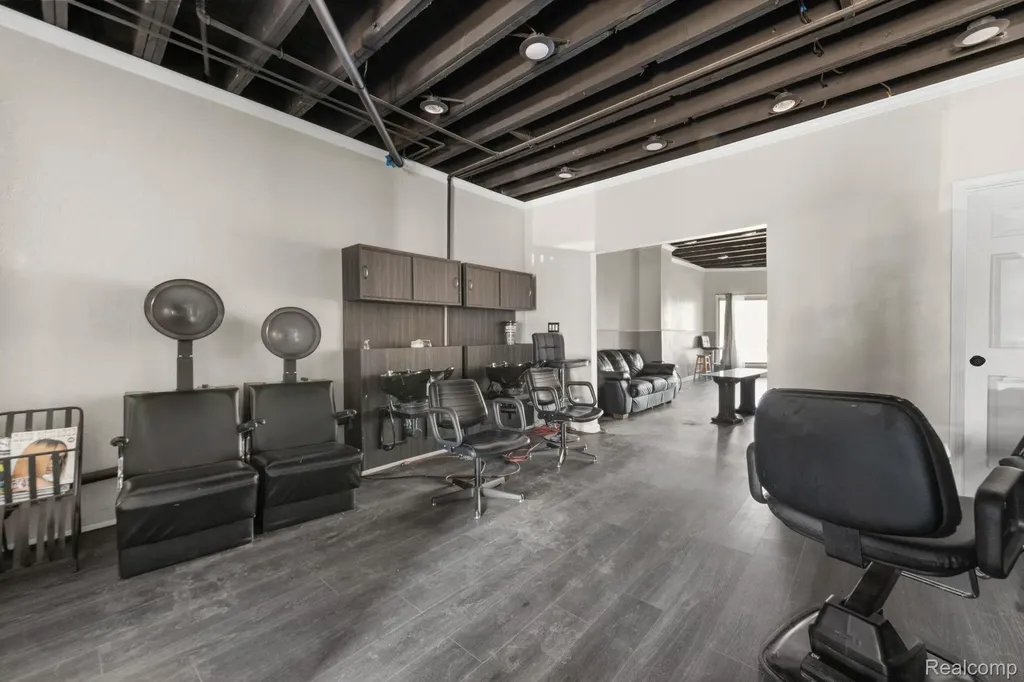 22042 Woodward Avenue Ferndale City MI 48220
