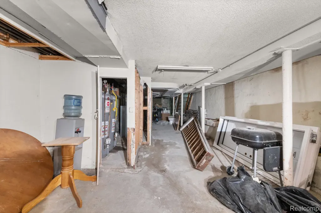 22042 Woodward Avenue Ferndale City MI 48220