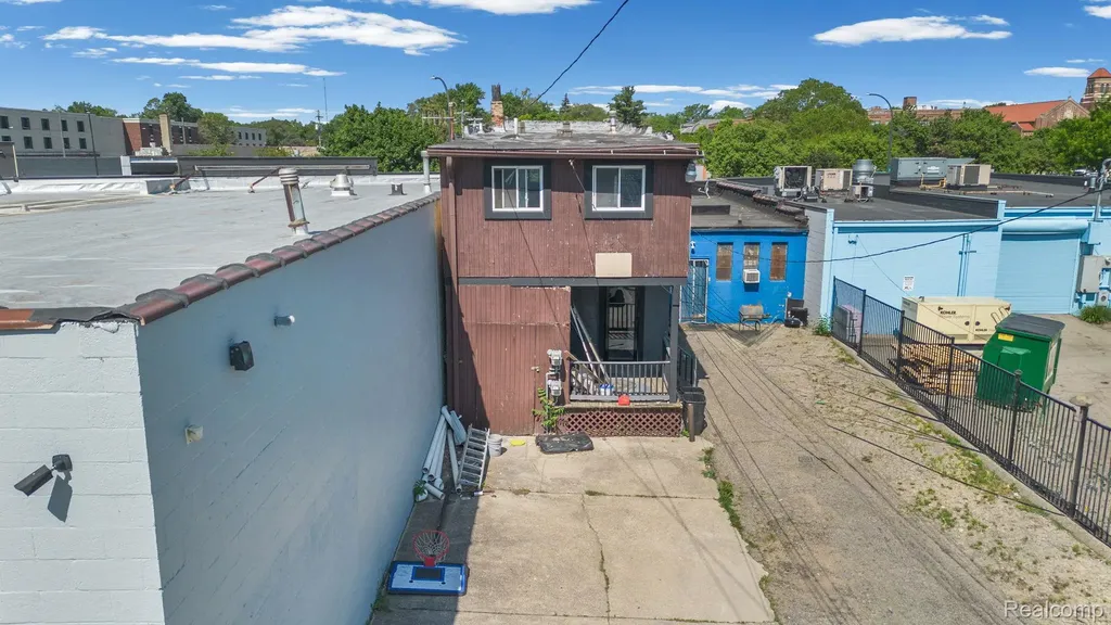22042 Woodward Avenue Ferndale City MI 48220