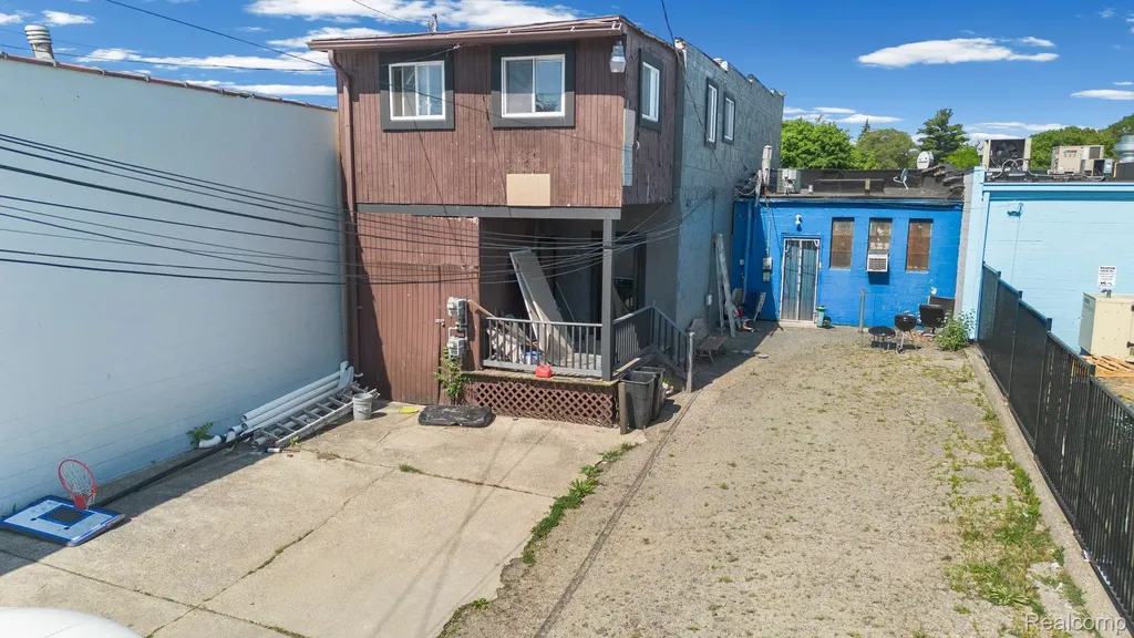 22042 Woodward Avenue Ferndale City MI 48220