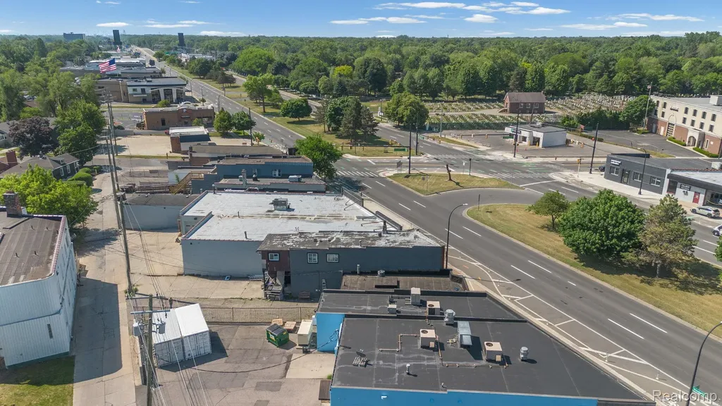 22042 Woodward Avenue Ferndale City MI 48220