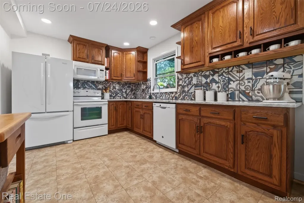 2966 James Road Auburn Hills City MI 48326