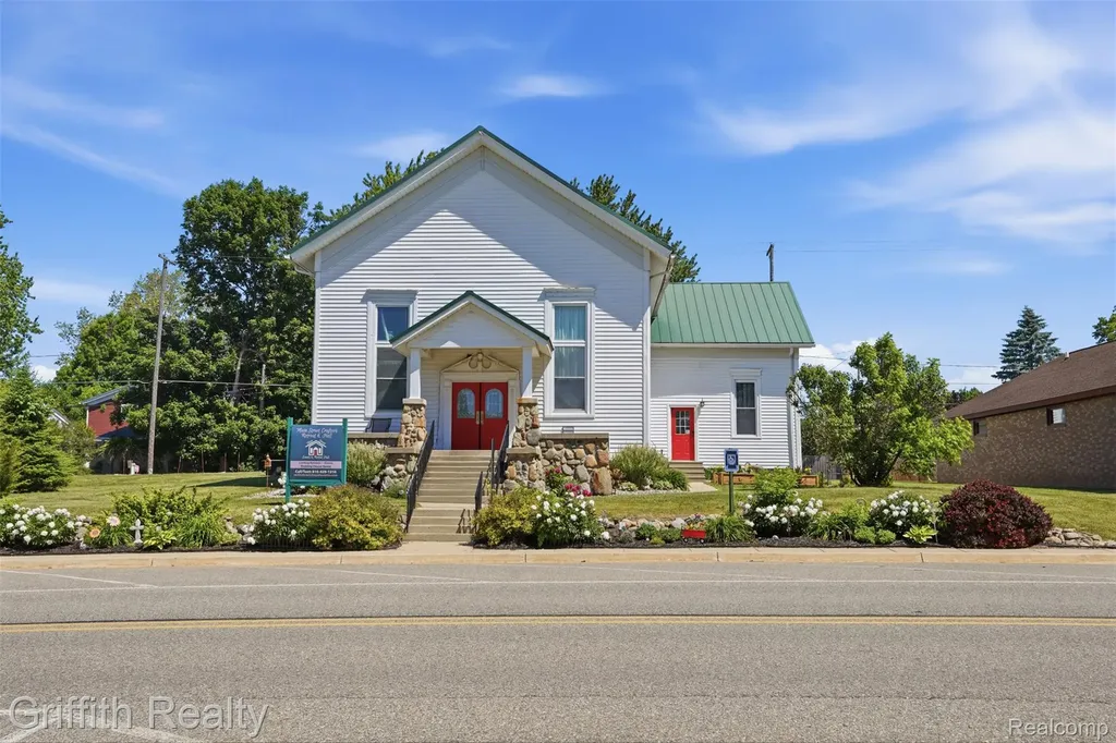 131 E Main Street Vernon Village MI 48476