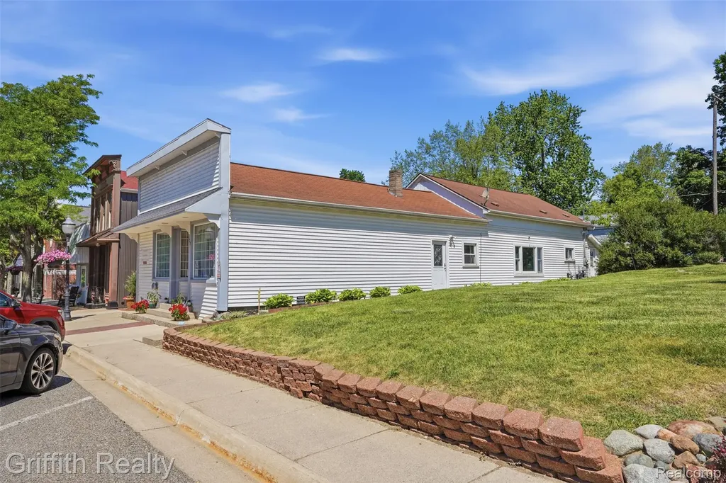 131 E Main Street Vernon Village MI 48476