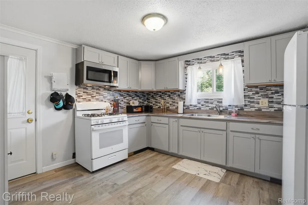 131 E Main Street Vernon Village MI 48476