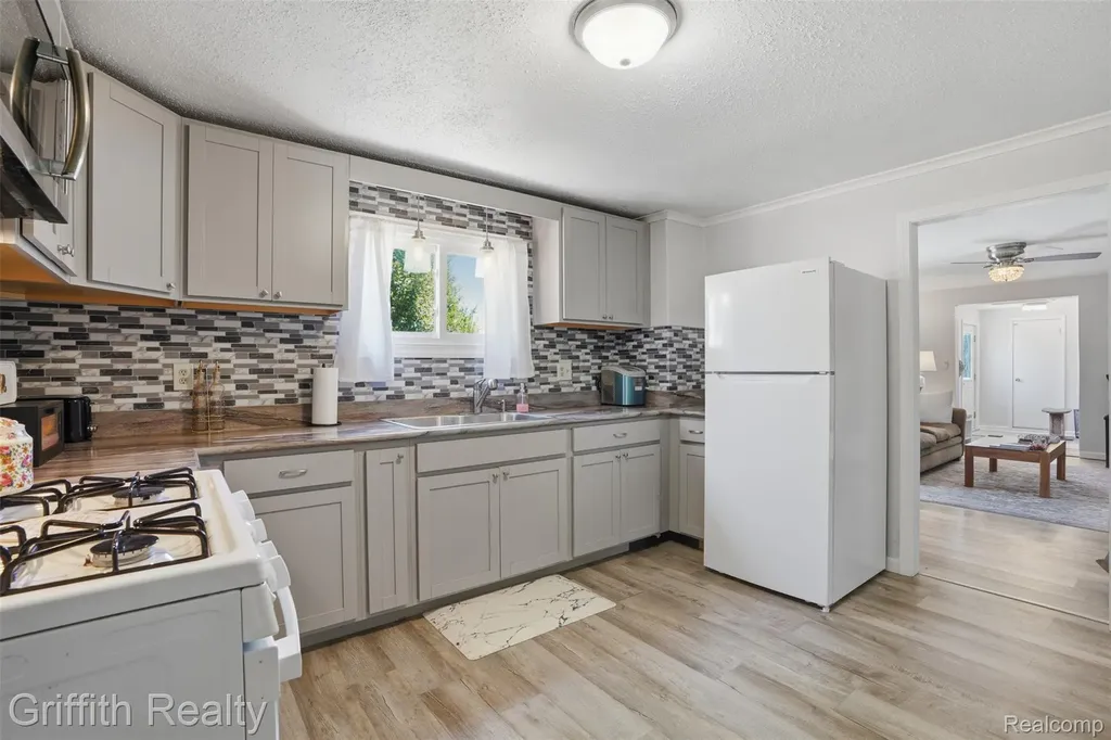 131 E Main Street Vernon Village MI 48476