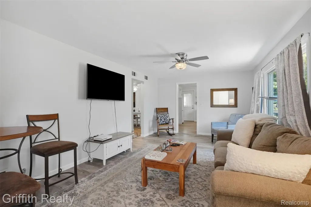131 E Main Street Vernon Village MI 48476