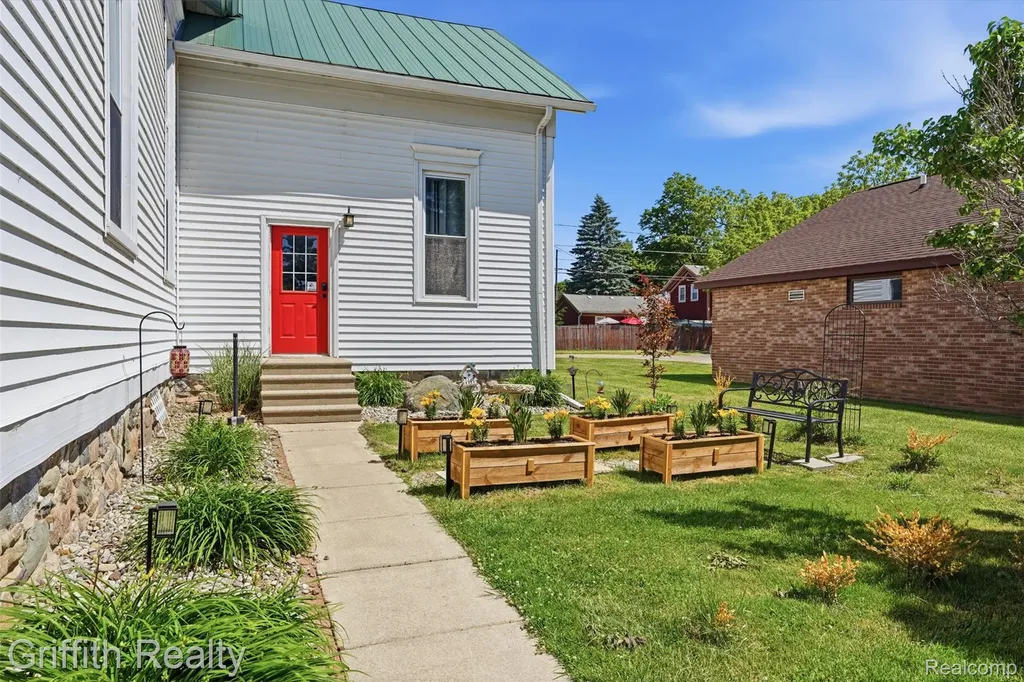 131 E Main Street Vernon Village MI 48476