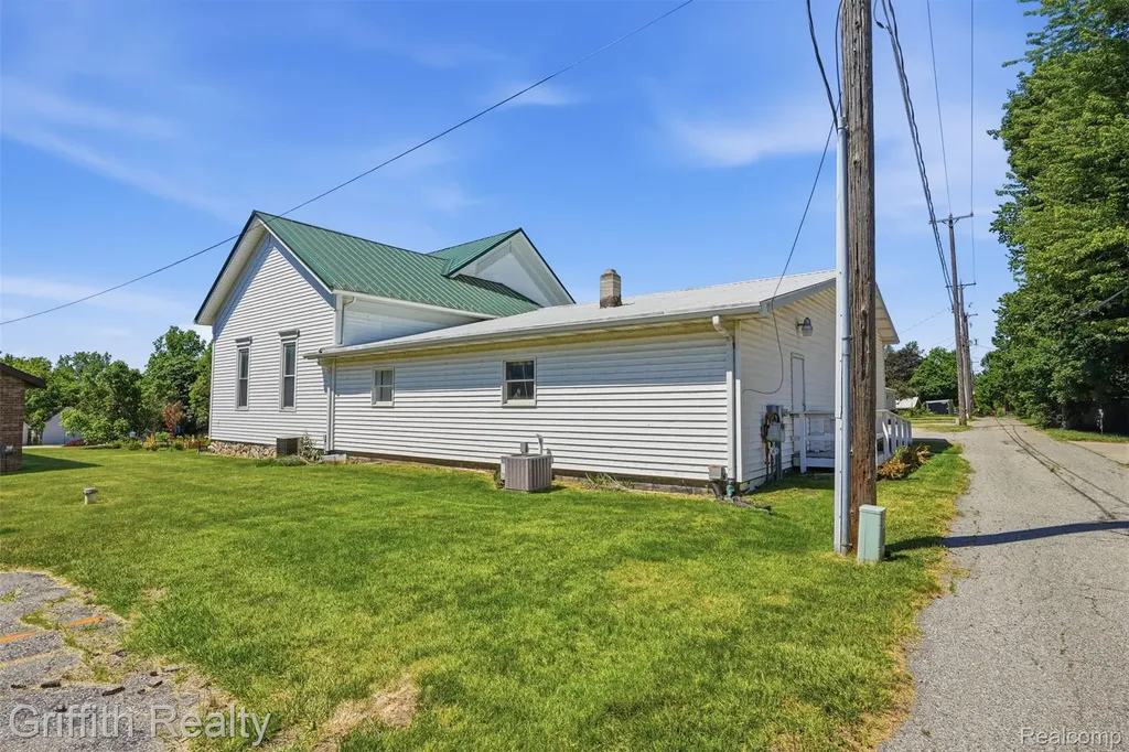 131 E Main Street Vernon Village MI 48476