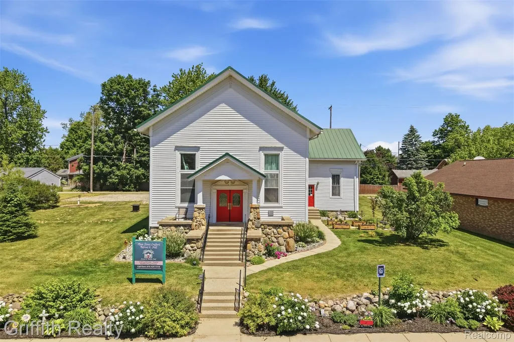 131 E Main Street Vernon Village MI 48476