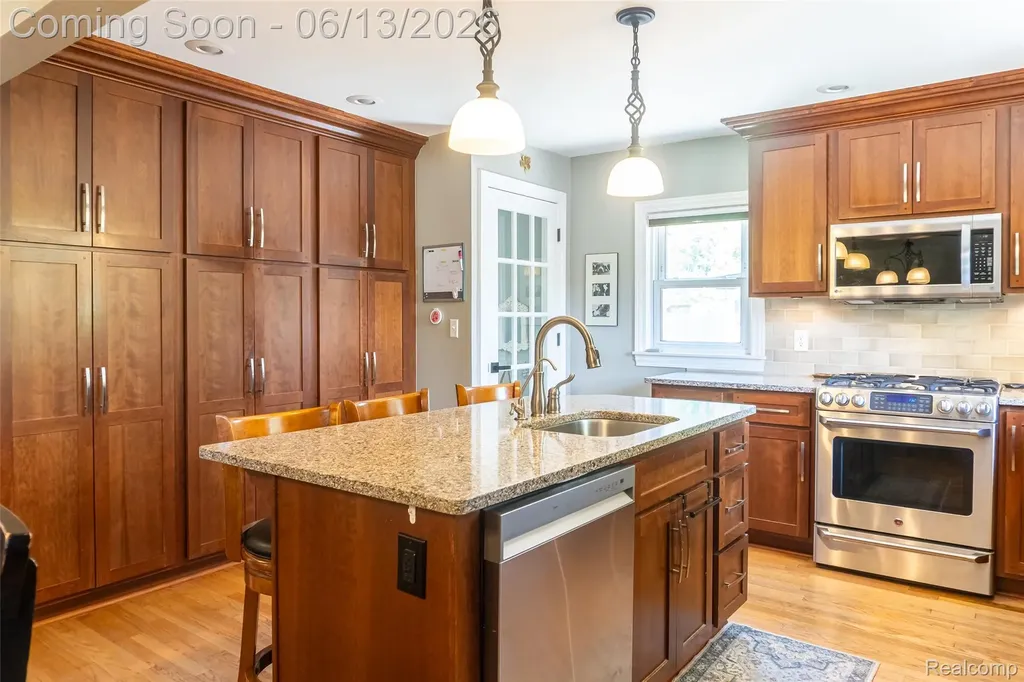 58253 Cathey Washington Township MI 48094