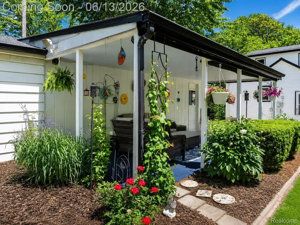 58253 Cathey Washington Township MI 48094