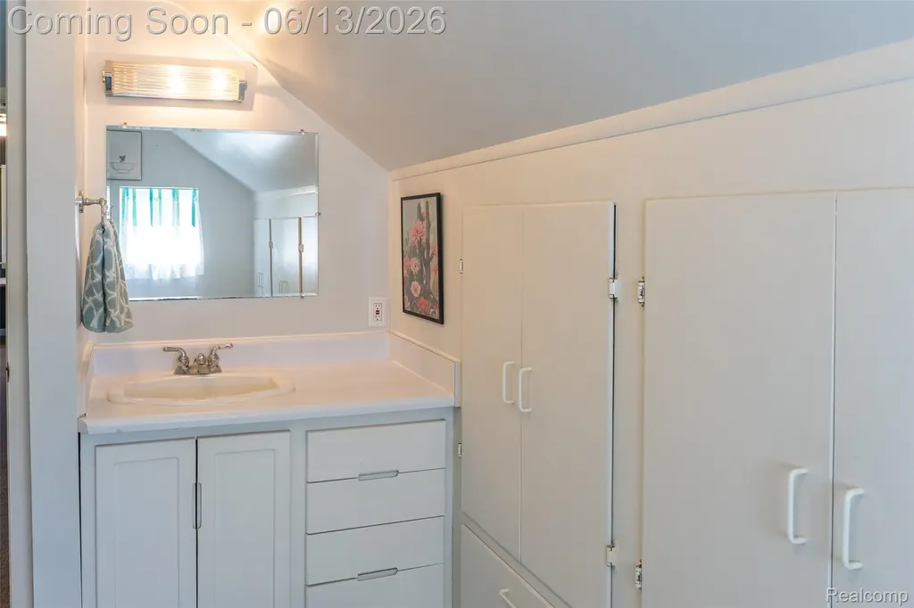 58253 Cathey Washington Township MI 48094