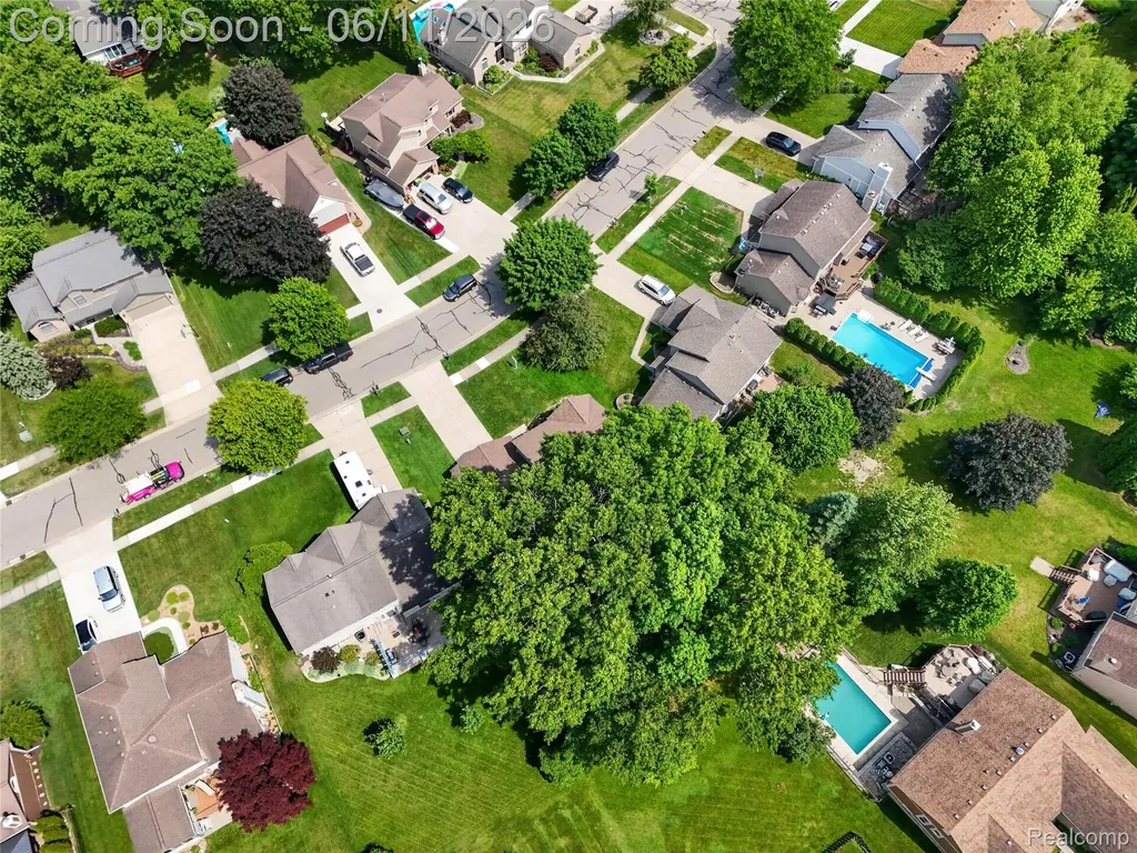 2021 Huntingdon Drive Wixom City MI 48393