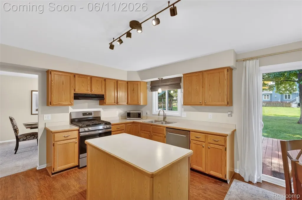2021 Huntingdon Drive Wixom City MI 48393