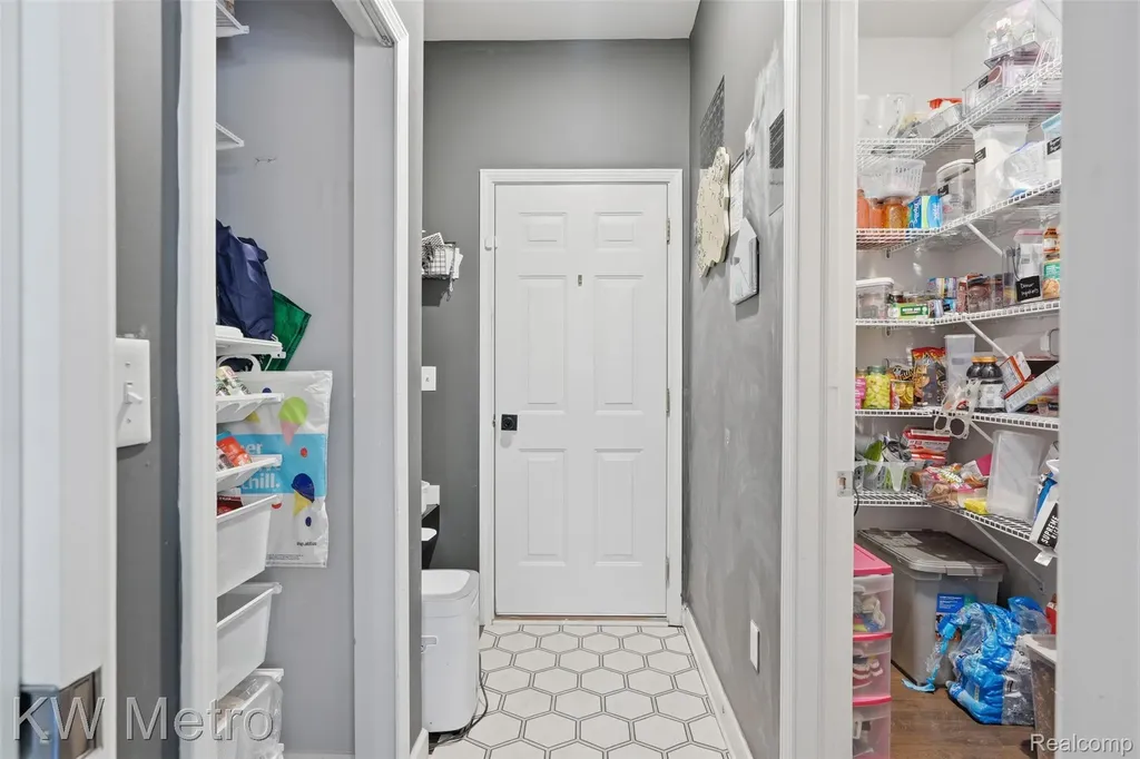 4953 W Stonegate Circle Orion Charter Township MI 48359