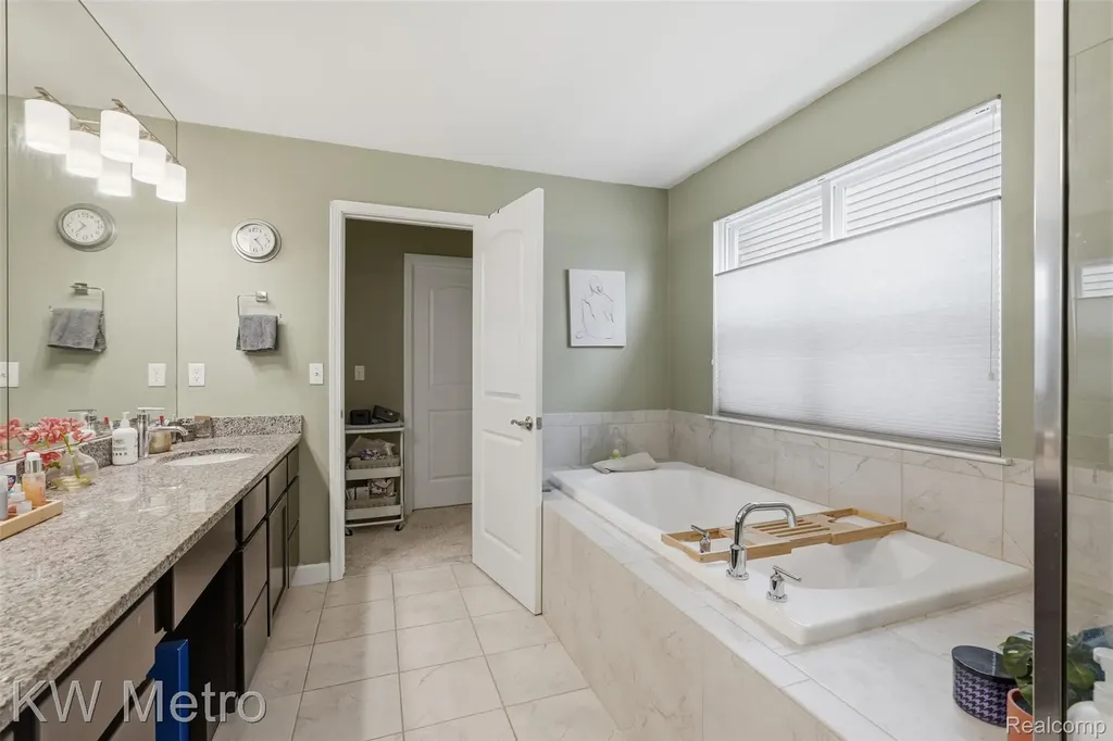 4953 W Stonegate Circle Orion Charter Township MI 48359