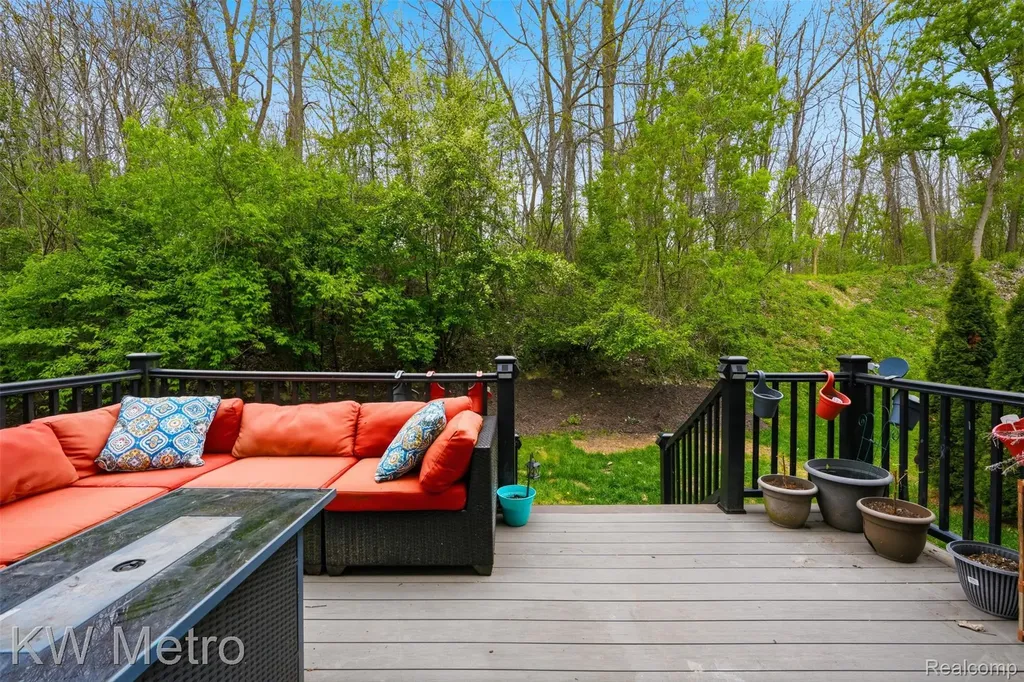 4953 W Stonegate Circle Orion Charter Township MI 48359