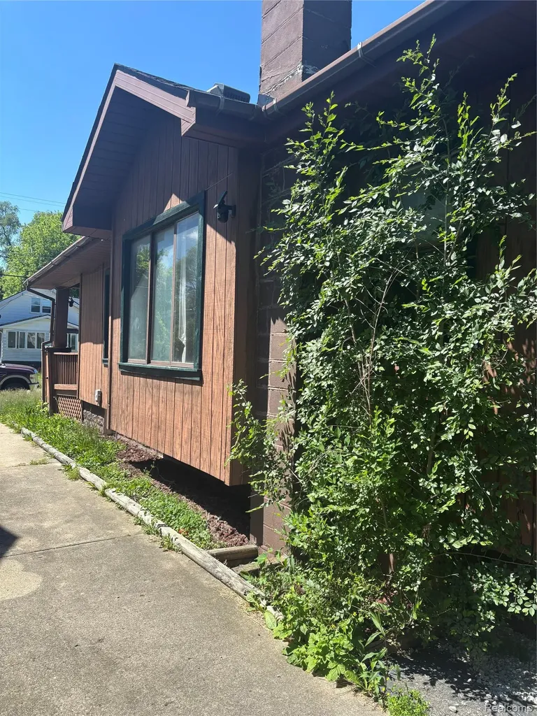 1122 Simcoe Avenue Flint City MI 48507