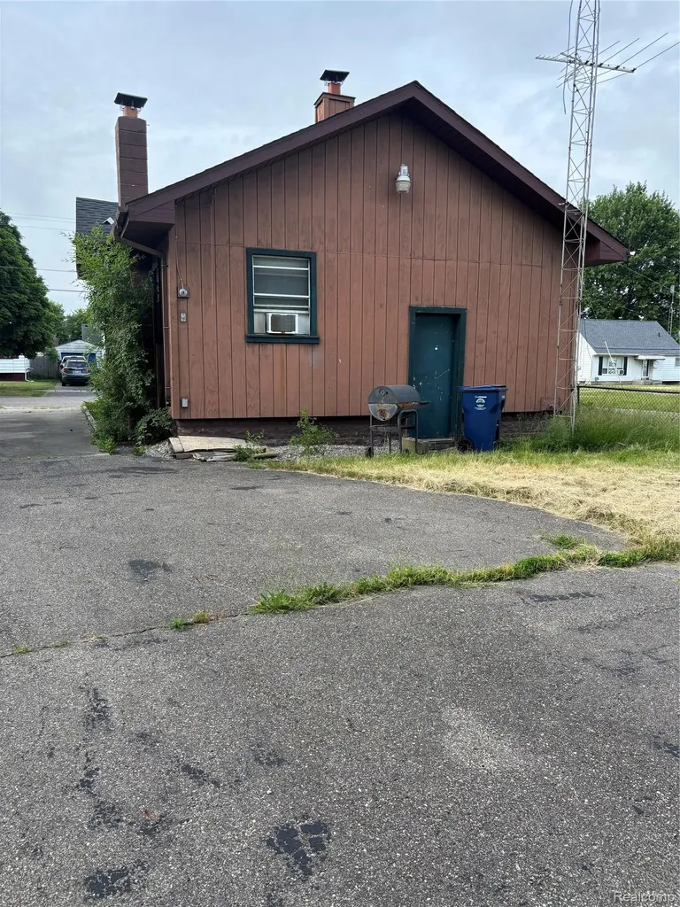 1122 Simcoe Avenue Flint City MI 48507