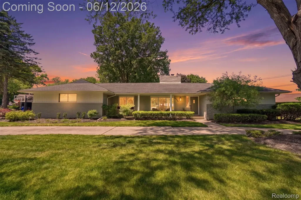 6998 Meadowlake Road Bloomfield Hills City MI 48301
