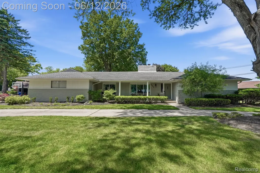 6998 Meadowlake Road Bloomfield Hills City MI 48301