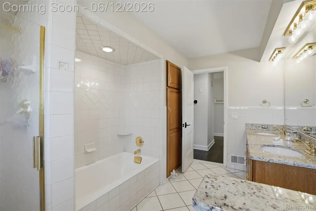 6998 Meadowlake Road Bloomfield Hills City MI 48301