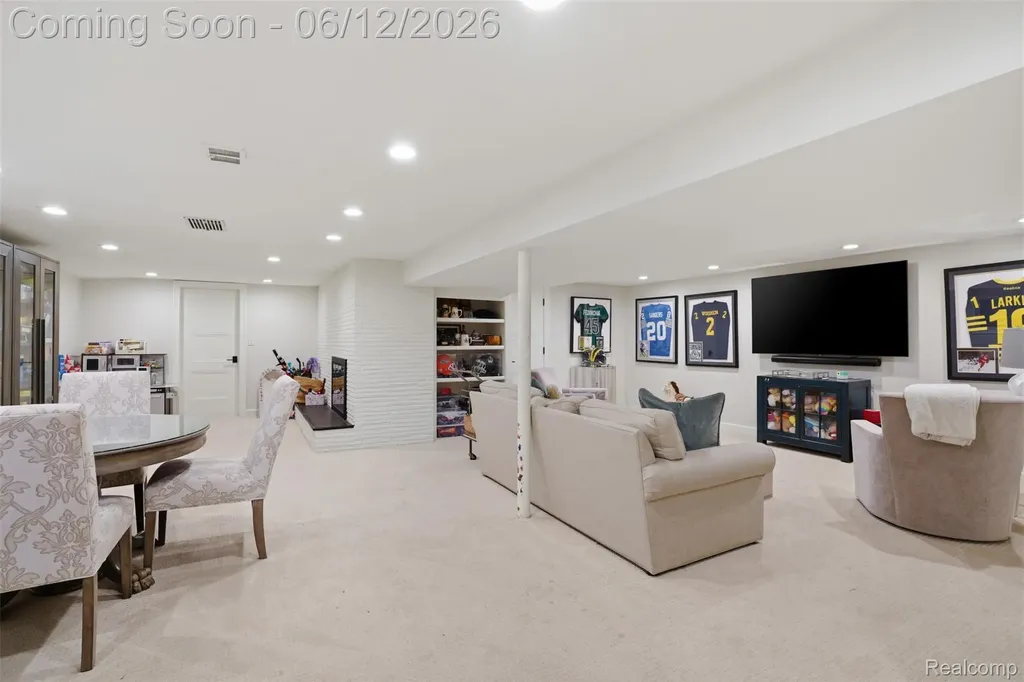 6998 Meadowlake Road Bloomfield Hills City MI 48301