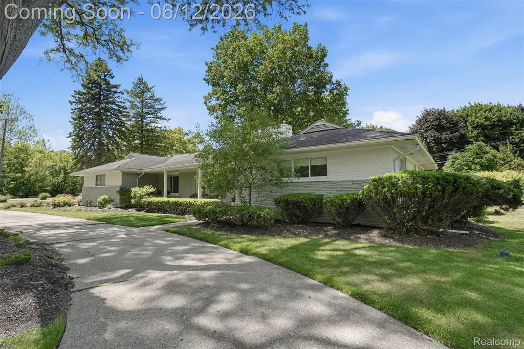 6998 Meadowlake Road Bloomfield Hills City MI 48301