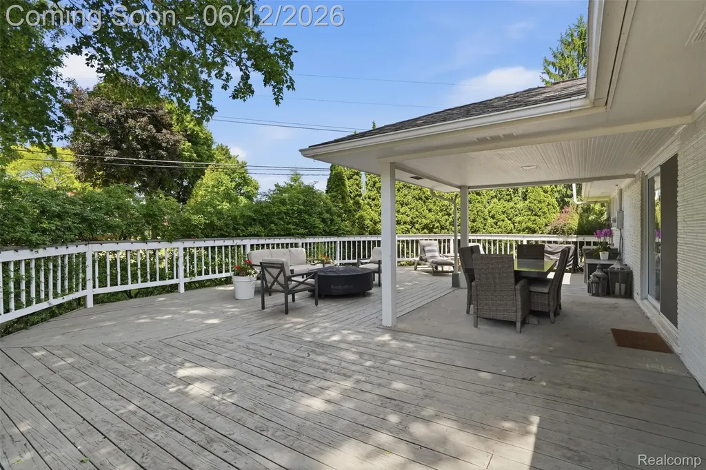6998 Meadowlake Road Bloomfield Hills City MI 48301
