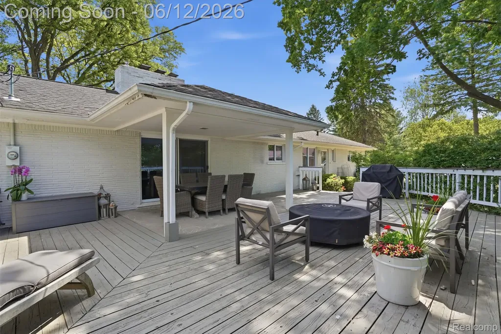 6998 Meadowlake Road Bloomfield Hills City MI 48301