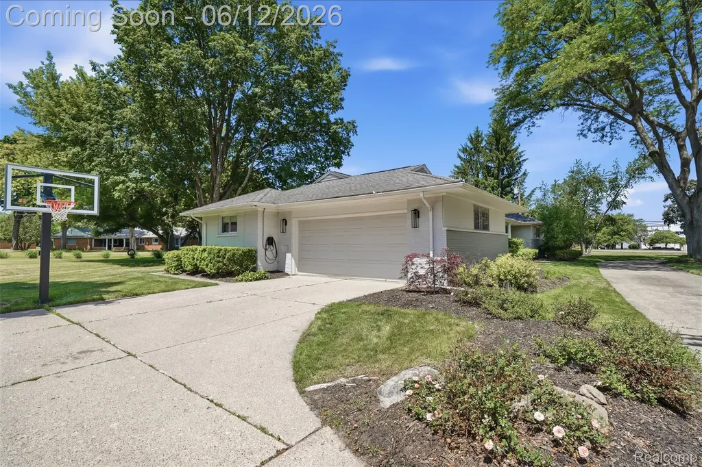 6998 Meadowlake Road Bloomfield Hills City MI 48301
