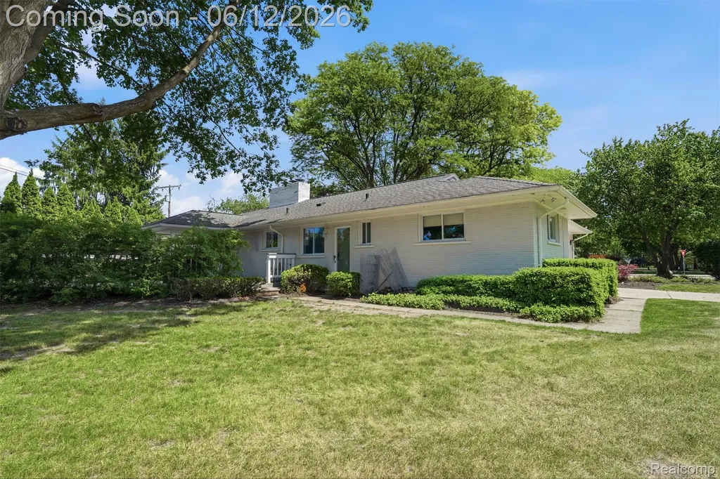 6998 Meadowlake Road Bloomfield Hills City MI 48301