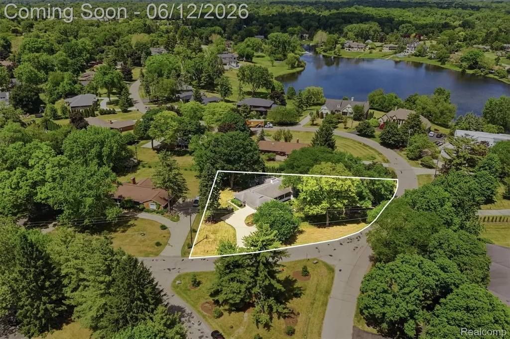 6998 Meadowlake Road Bloomfield Hills City MI 48301
