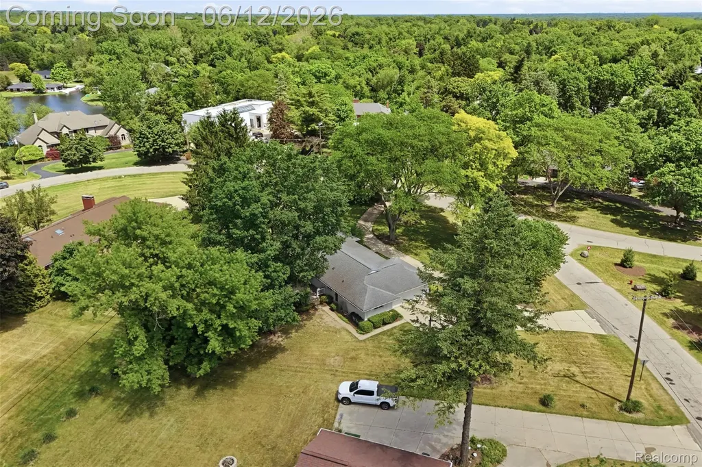 6998 Meadowlake Road Bloomfield Hills City MI 48301