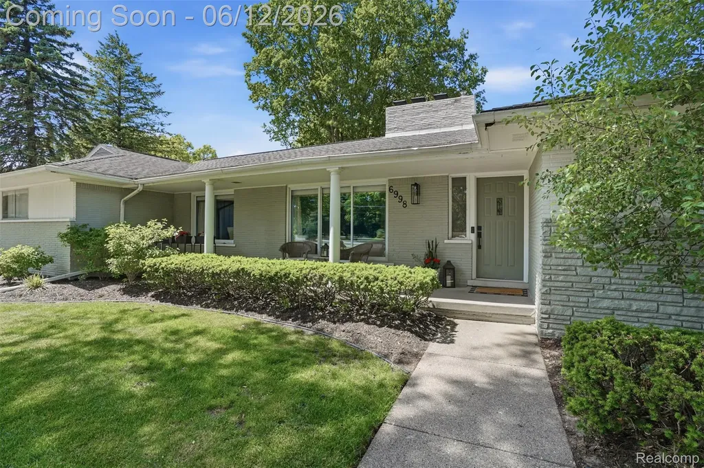 6998 Meadowlake Road Bloomfield Hills City MI 48301