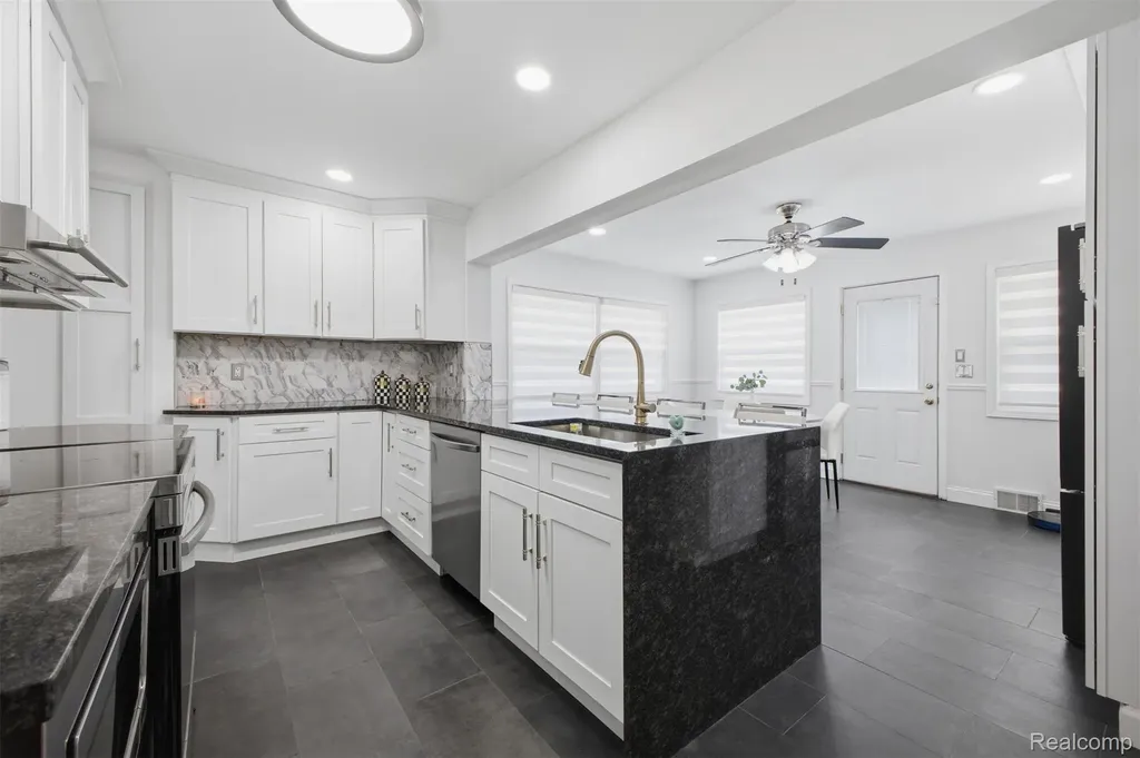 32120 Bock Street Garden City City MI 48135