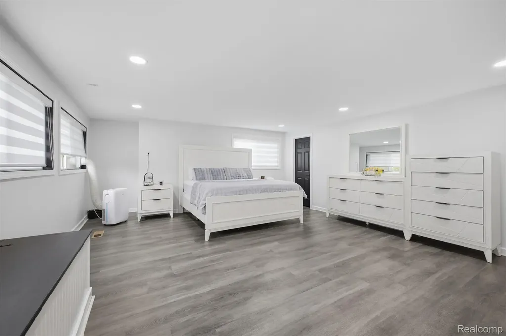 32120 Bock Street Garden City City MI 48135