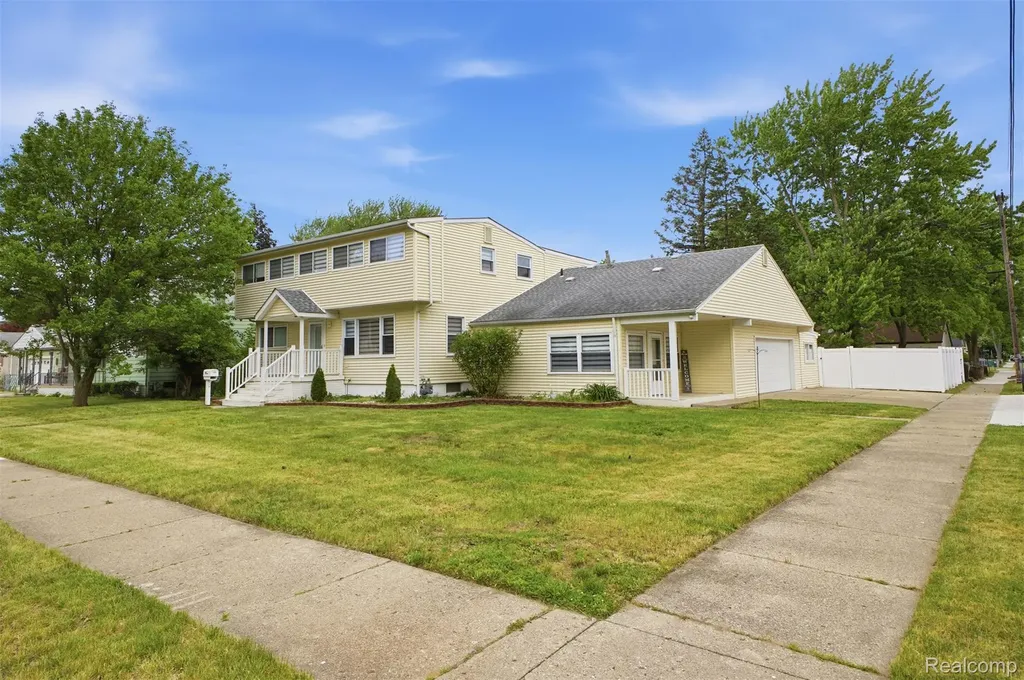32120 Bock Street Garden City City MI 48135