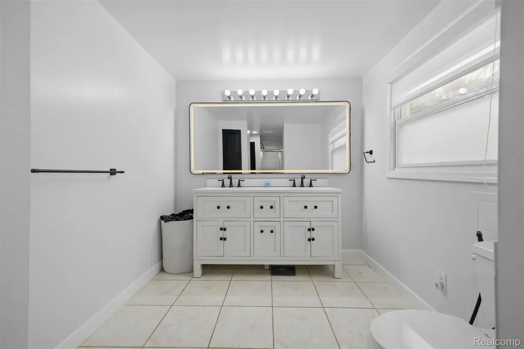 32120 Bock Street Garden City City MI 48135