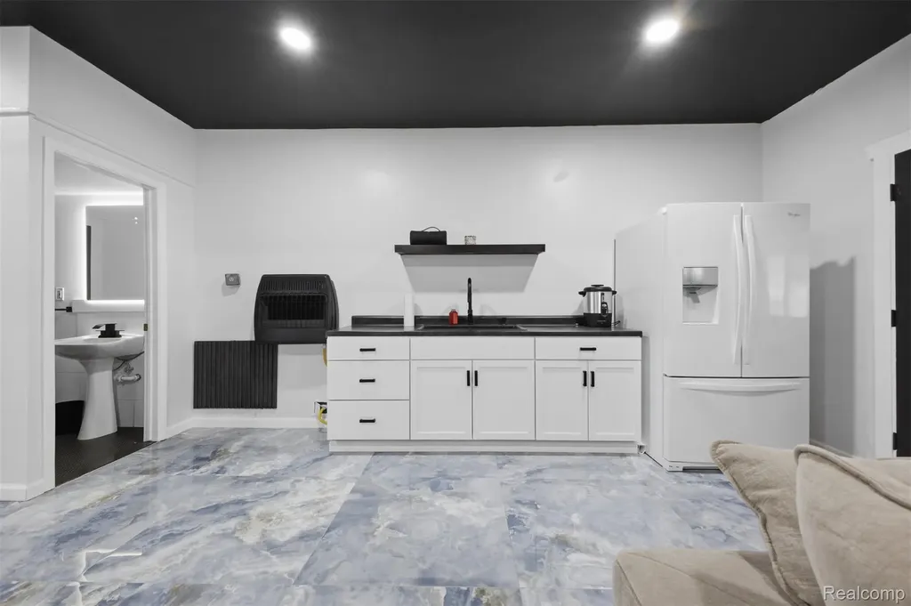 32120 Bock Street Garden City City MI 48135
