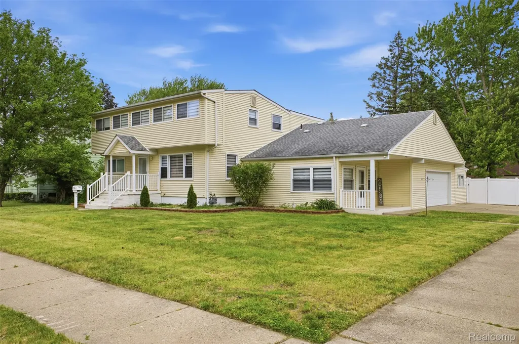 32120 Bock Street Garden City City MI 48135