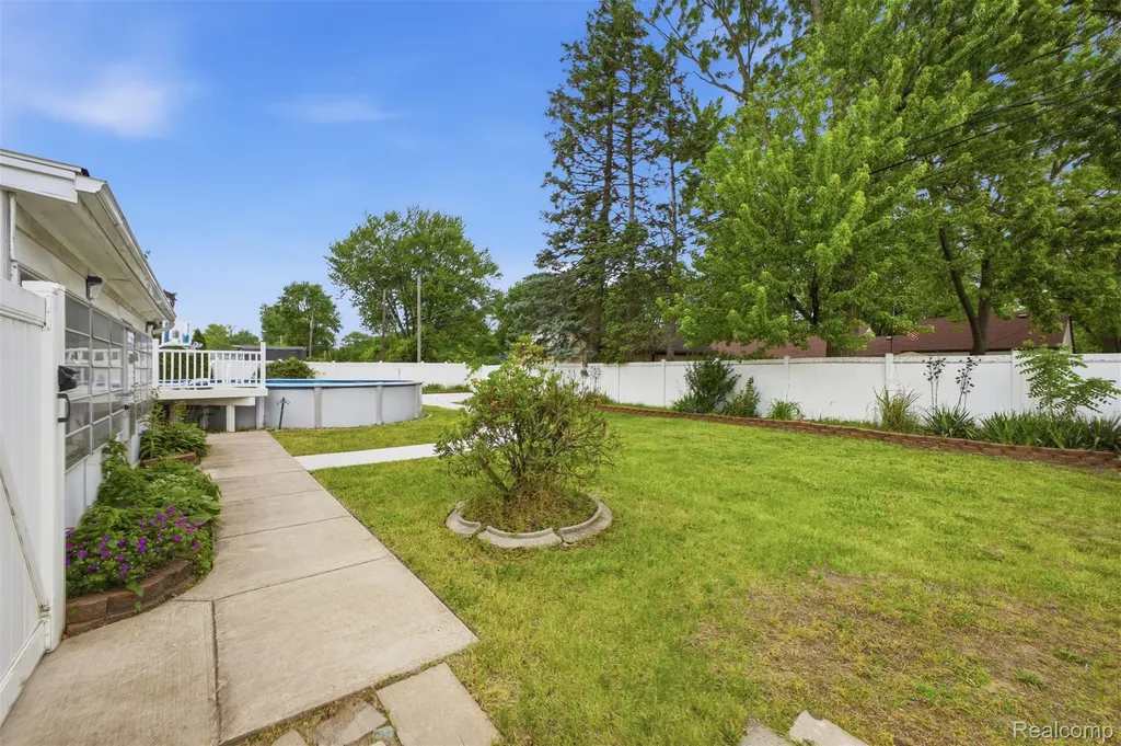 32120 Bock Street Garden City City MI 48135