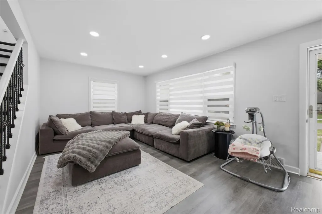 32120 Bock Street Garden City City MI 48135
