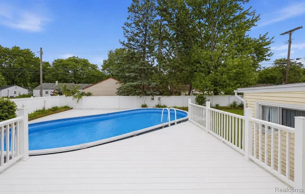32120 Bock Street Garden City City MI 48135