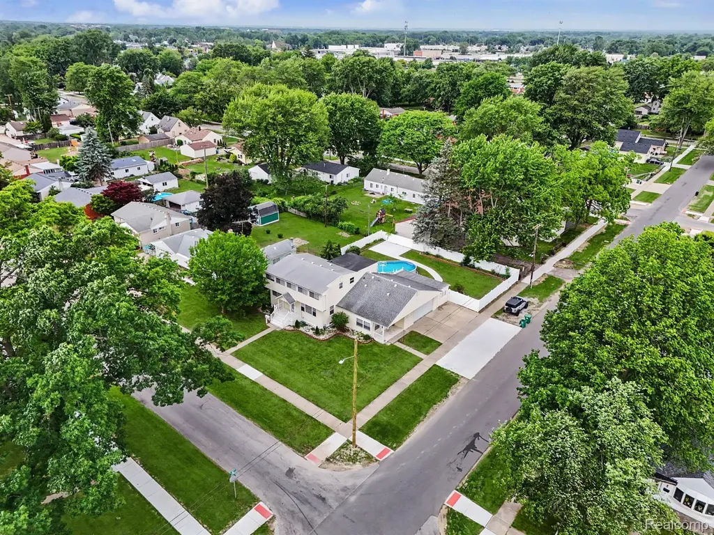 32120 Bock Street Garden City City MI 48135