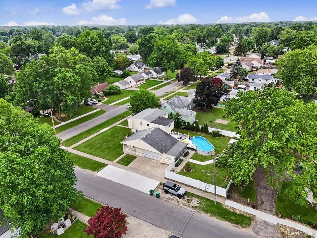 32120 Bock Street Garden City City MI 48135