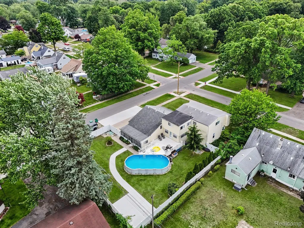 32120 Bock Street Garden City City MI 48135